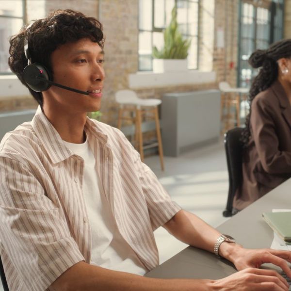 Jabra Evolve3 65 Mono in use