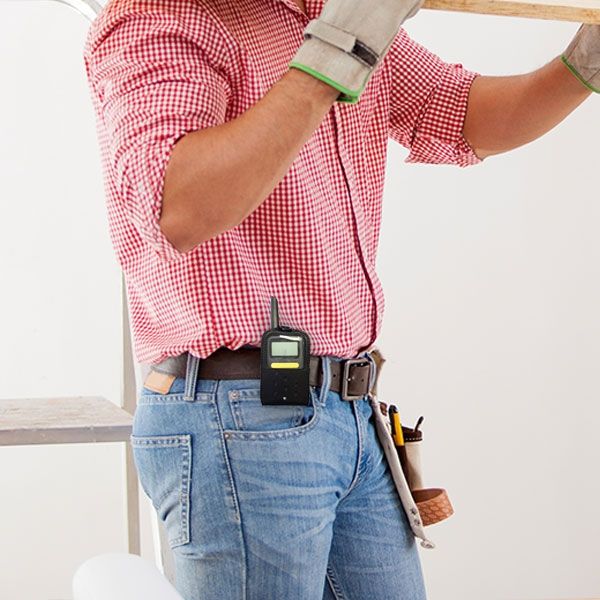 Uso de funda para walkie talkie