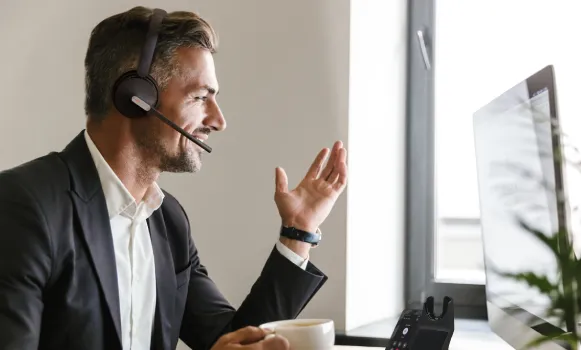Auriculares DECT profesionales con micrófono y base de carga