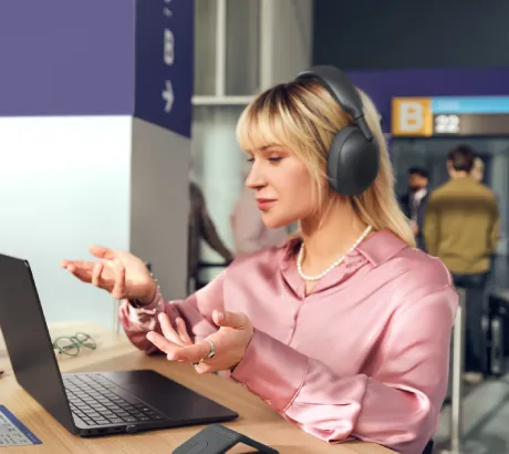 Auriculares Logitech con micrófono para llamadas y reuniones profesionales