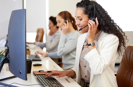 Auriculares para call center: las mejores soluciones con micrófono para una atención eficaz
